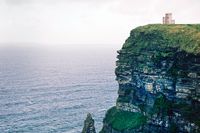 The Cliffs of Moher är svindlande vackert. Insprängt i ett berg finns ett turistcentrum och information om klippornas och havets fauna och traktens dramatiska historia.