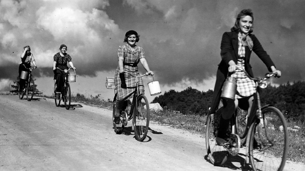 I Sverige blev cyklandet ett för många oumbärligt sätt att ta sig fram i lokalsamhället.