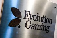 Över 100 miljarder i börsvärde raderades ut på lite mer än en vecka för Evolution Gaming. Nu sjunker aktiekursen igen efter ett polistillslag i Vietnam.
