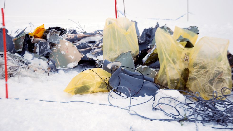 Delar från det Herculesplan som kraschade i mars 2012. Fem norska militärer omkom i olyckan. Arkivbild.