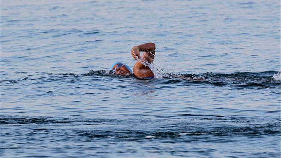 Diana Nyad när hon inledde sin simning på fredagen.