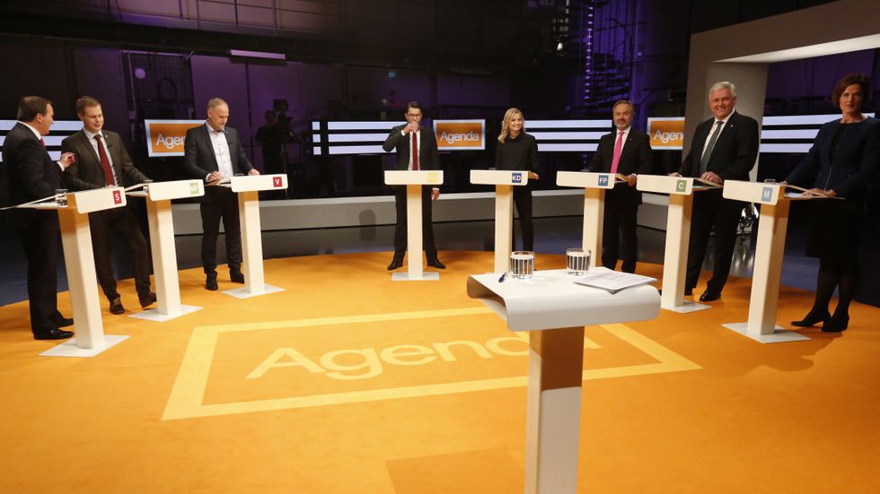 Partiledarna samlade inför söndagskvällens debatt i SVT:s Agenda.