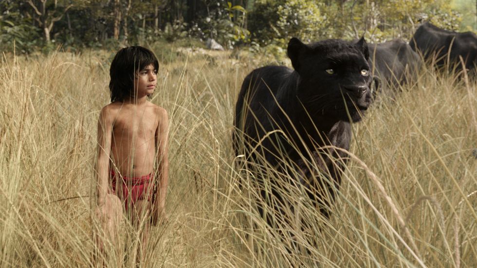 Neel Sethi som Mowgli i ”Djungelboken”.
