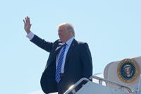 Donald Trump kliver av Air Force One i London den 17 maj. 