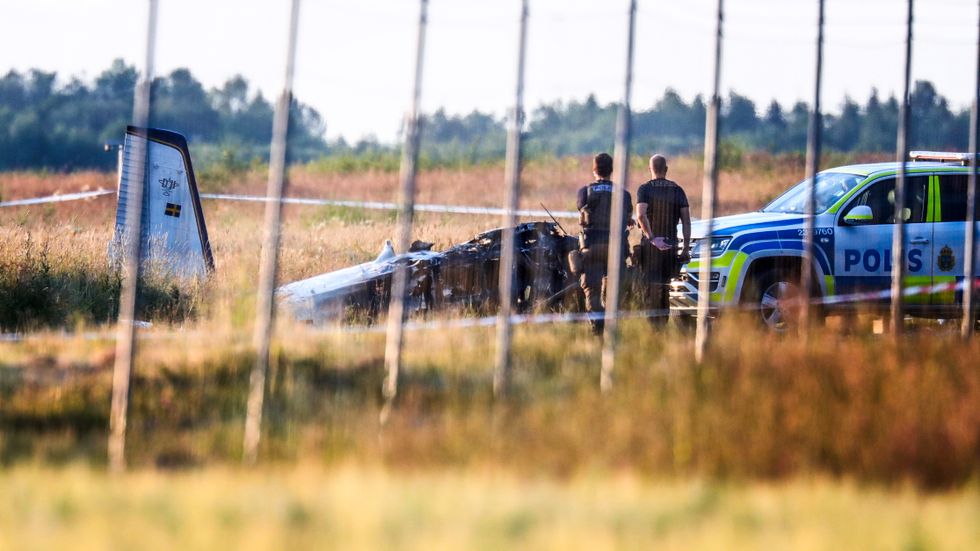 Samtliga ombord förolyckades i den svåra flygkraschen vid Örebro flygplats på torsdagskvällen.