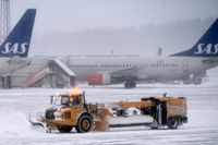 Inställda flyg och stora förseningar på grund av hård vind och snö drabbade Arlanda på fredagen. Arkivbild.