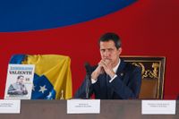 Oppositionsledaren och självutnämnde interimspresidenten Juan Guaidó stöttar USA:s sanktioner mot Nicolás Maduros regering i Venezuela. Arkivbild.