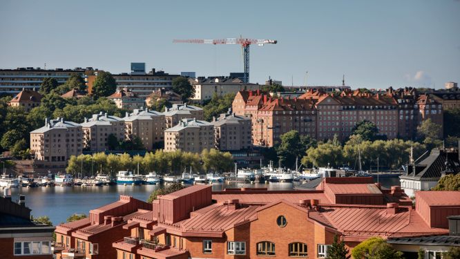 I Storstockholm har en bostadsrätt i snitt blivit fem procent billigare på en månad.