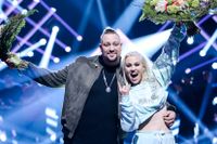 Nano och Ace Wilder på scen efter att bidragen Hold On och Wild Child gått videare till finalen i Globen från deltävling ett i Melodifestivalen 2017.