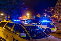 Polisen har spärrat av runt den plats där två personer skadats sköts i Saltskog i södra Södertälje på torsdagskvällen.