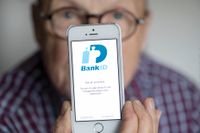 Bank-id lanserades 2003 och förvaltas av företaget Finansiell ID-Teknik, som ägs av flera svenska banker.