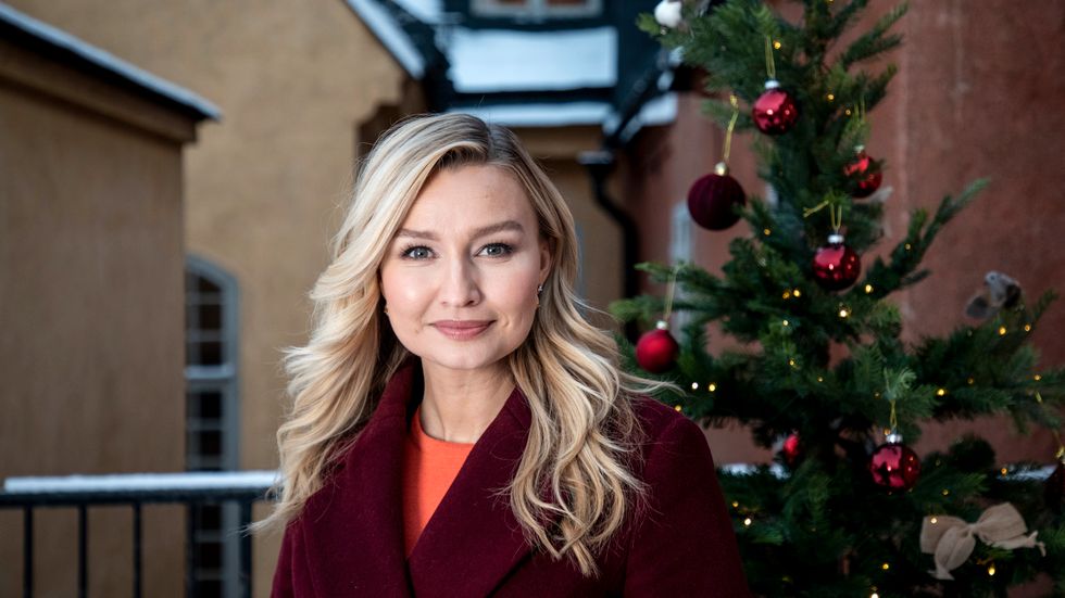 Kristdemokraternas partiledare Ebba Busch höll sitt jultal digitalt från takterassen ovanför Kristdemokraternas riksdagskansli.