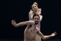 Miguel Duarte och Rachel McNamee  i ”Saaba” av Sharon Eyal.