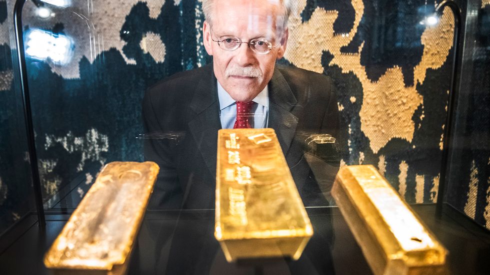 Riksbankschef Stefan Ingves spanar in guldtackor. Arkivbild.