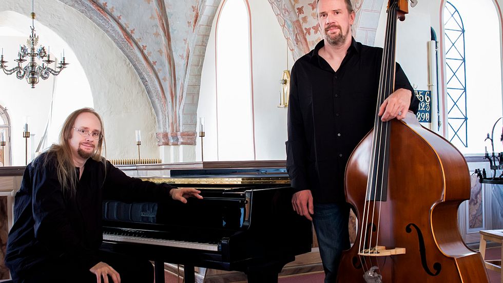 Jens och Anders Johansson är egentligen rockmusiker, men har nu släppt albumet "Nordic blue", i sin pappa, jazzmusikern Jan Johanssons anda. Pressbild.