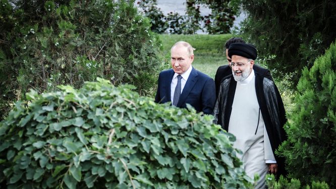Vladimir Putin i Teheran. Den ryske presidenten besökte sin iranske motsvarighet Ebrahim Raisi i juli 2022. 