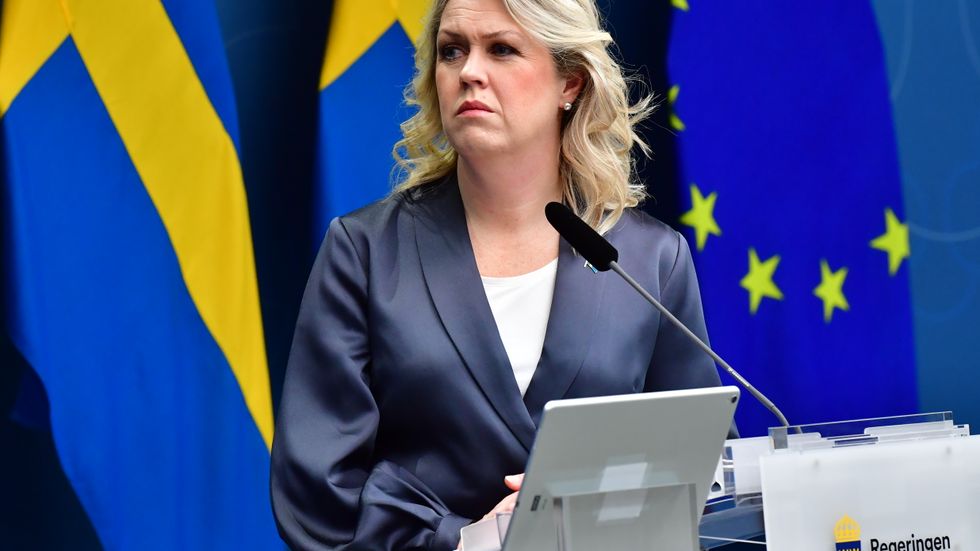 Socialminister Lena Hallengren (S) tager vad hon haver.