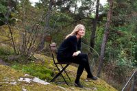 Barnboksförfattaren Sarah Sheppard bor i radhus mellan Bagarmossen och Skarpnäck. Hon gillar närheten till naturen, och till stan.