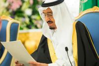 Den nya regenten kung Salman utsågs till efterträdare då företrädaren kung Abdullah avled efter en längre tids sjukdom den 23 januari i år. På bilden läser han upp ett policy-tal, tisdagen den 10 mars.