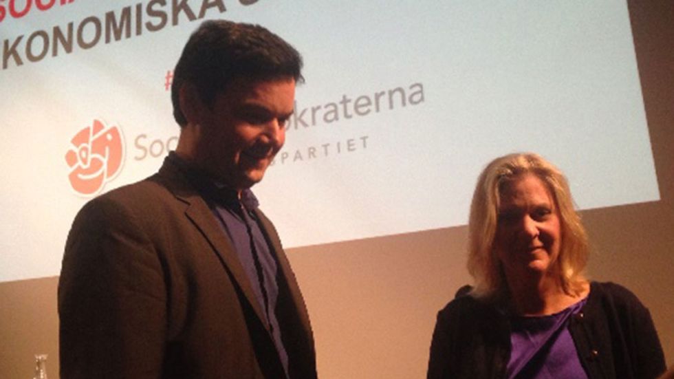 Magdalena Andersson med franske ekonomen Thomas Piketty på dagens seminarium.