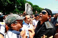 Efter mordet på vänsterpolitikern Mohamed Brahmi har spänningarna och protesterna med krav på den tunisiska regeringens avgång ökat.