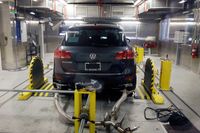 På bilden testas en VW Touareg ­diesel hos USA:s federala miljöskydds­myndighet EPA.