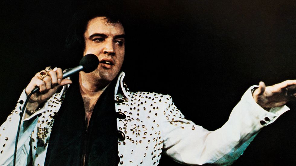 Elvis Presley lever – en av många besynnerliga konspirationsteorier. 