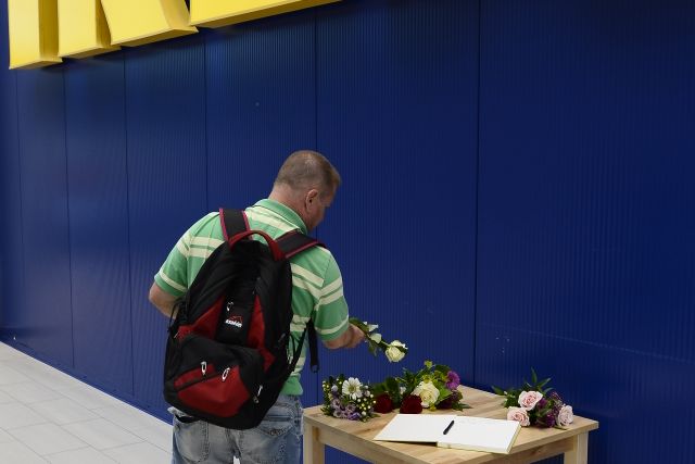 Måndagen 10 augusti mördades en 55-årig kvinna och hennes 27-årige son på Ikea i Västerås.