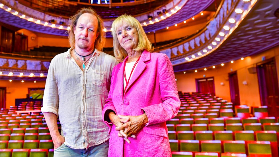 Vicky och Johan von der Lancken driver Oscarsteatern och Chinateatern i Stockholm.