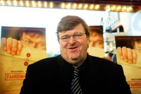 Michael Moore i samband med en förhandsvisning av filmen ”Fahrenheit 9/11”.