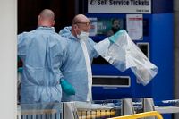 Forensiker som sökte igenom brottsplatsen efter terrorbomben vid Manchester Arena i maj 2017 i England. 