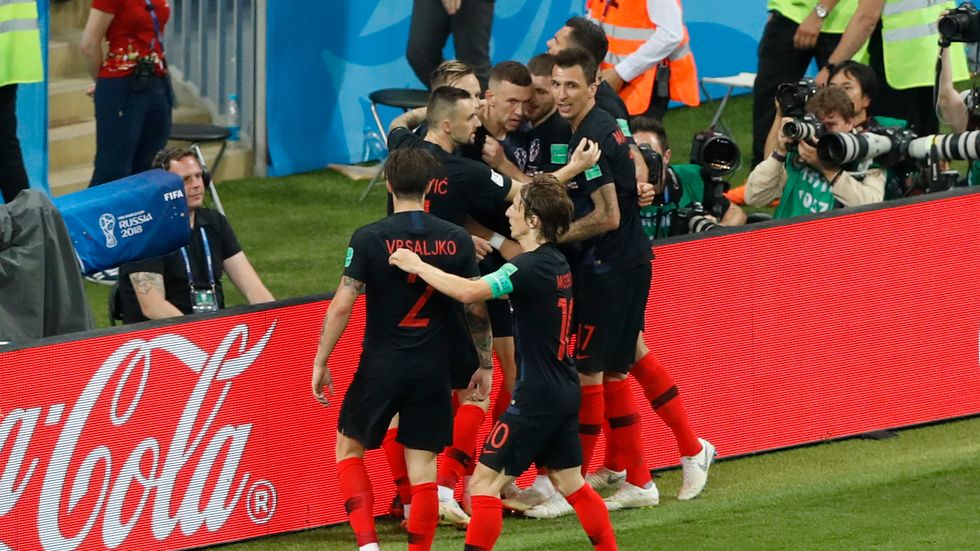 Ivan Perisic och Kroatien firar ett av målen som gav landet en historisk VM-final.