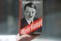 Tidig tysk utgåva av ”Mein Kampf”.