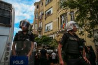 Polis spärrar av platsen i Istanbul där de avbrutit en prideparad.