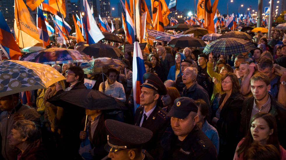 Oppositionen lever! Som här, vid söndagens demonstration i Moskva mot Putinregimen.