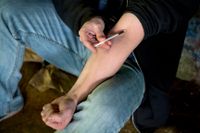 Arkivbild från 2016 som visar en man som injicerar heroin. Bilden är tagen i staden Aberdeen i staten Washington, USA.