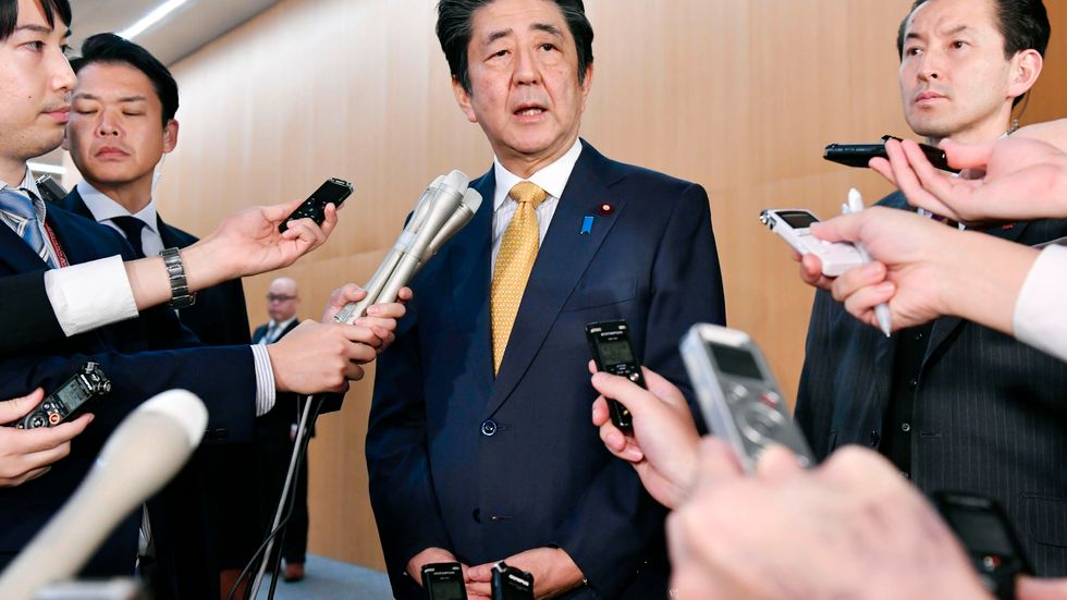 Japans premiärminister Shinzo Abe säger efter beskedet att Sydkorea fattat ett strategiskt beslut.