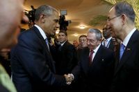 Obama och Castro skakade hand med varandra på panamerikanska toppmötet i Panama.