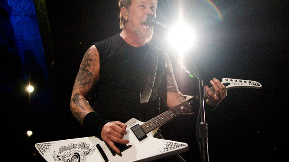 Metallica-sångaren James Hetfield på Ullevis scen.