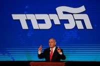 Israels premiärminister Benjamin Netanyahu tvingas be om stöd för att kunna bilda regering.