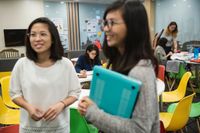 Elever i ett studierum på Singapores lärarhögskola. Utbildning värderas högt i stadsstaten och skolan satsar på att attrahera de bästa studenterna.