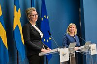 Skolminister Lina Axelsson Kihlblom och statsminister Magdalena Andersson vid en pressträff om friskolor i förra veckan. 