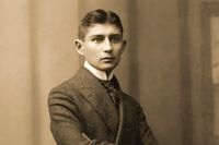 Franz Kafka (1883–1924), tyskspråkig tjeckisk prosaist, är mest känd för romanerna ”Processen”, ”Slottet” och ”Amerika”.
