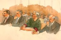 På teckningen från en häktningsförhandling i en domstol i New York den 18 juli syns Jeffrey Epstein, tvåa från höger.