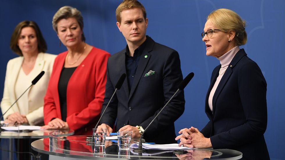 Isabella Lövin (MP), Ylva Johansson (S), Gustav Fridolin (MP) och Heléne Fritzon (S) den 27 november 2017 när uppgörelsen om den så kallade gymnasielagen presenterades. 