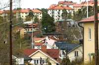 Stockholmsförorten Mälarhöjdens gytter av villor och flerfamiljshus.