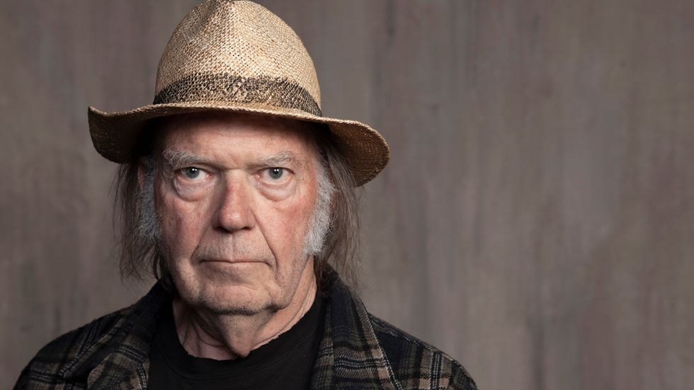 Neil Young har i ett brev tillbakavisat rykten om att Pfizer äger hans musik. Arkivbild.