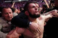 Chabib Nurmagomedov stoppas från att fortsätta slåss efter hans UFC-match mot Conor McGregor. Arkivbild.