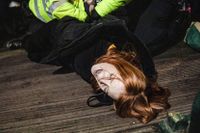 Polisen anklagas för övervåld i samband med en minnesvaka över en mördad kvinna i London.