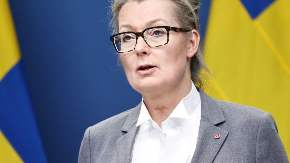Skolminister Lina Axelsson Kihlblom (S) vid pressträffen där de nya förslagen om "ett mer likvärdigt och rättvist skolval" presenteras.